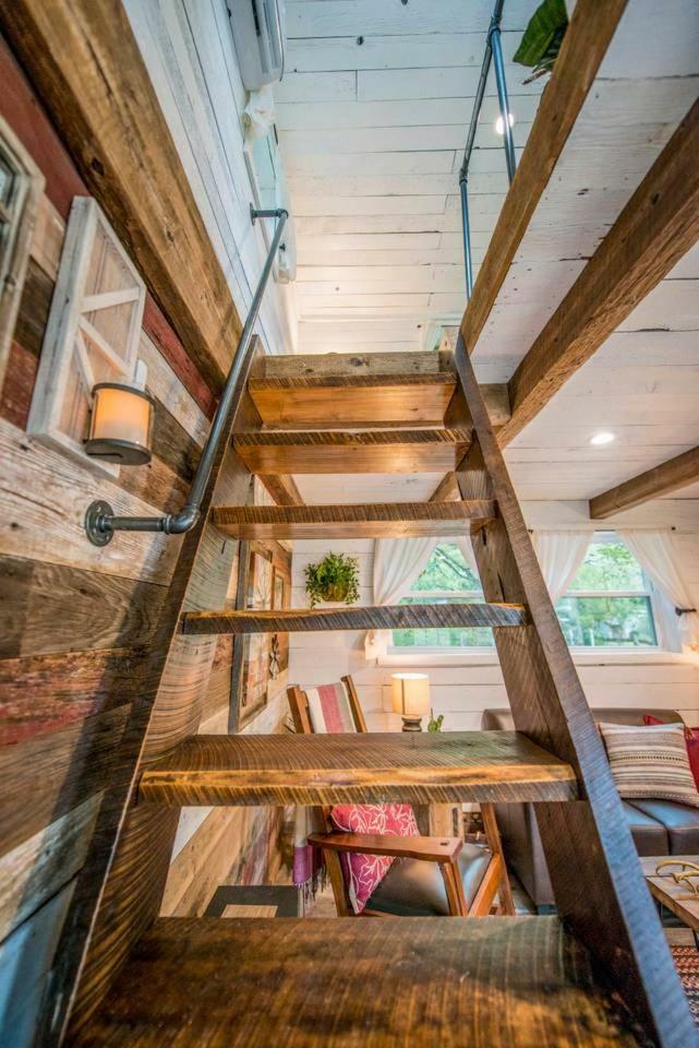 Cozy Cabin Little Red Hen 12 Min To Magnolia 웨이코 외부 사진